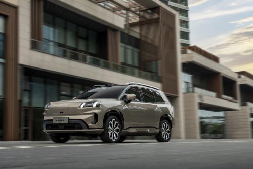 El grupo chino GAC llega a España con la marca Aion: un SUV y un compacto fabricados en Europa