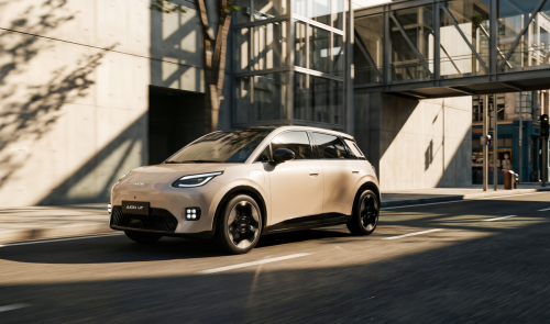 El grupo chino GAC llega a España con la marca Aion: un SUV y un compacto fabricados en Europa