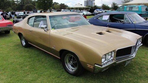 10 muscle cars that remain cheaper than they should be
