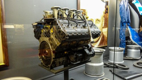 10 V8 engines that changed performance without getting much credit