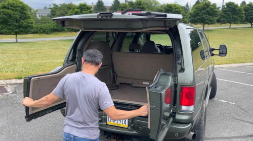 Ford, SUV, The 2000 Ford Excursion was built to be the biggest, heaviest SUV on Earth