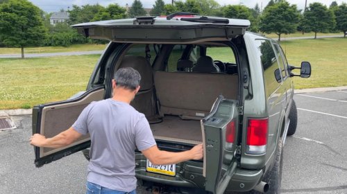 Ford, SUV, The 2000 Ford Excursion was built to be the biggest, heaviest SUV on Earth