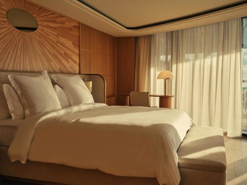 Porsche, Así es el Four Seasons I, el yate-crucero de la cadena hotelera inspirado en James Bond y Porsche