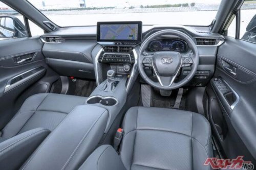 ハリアー対RAV4!同じトヨタSUVでも“都会派”を選ぶならどっちが幸せ?