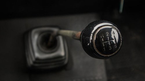 Are all gear shift knobs universal? Here's what you should know