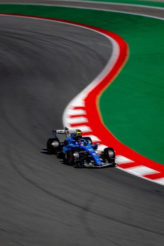 Carlos Sainz, piloto de Williams, explica porque Lewis Hamilton ha renacido con Ferrari F1 en 2026