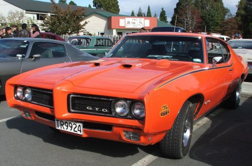 Ten classic muscle cars that redefined excessive power