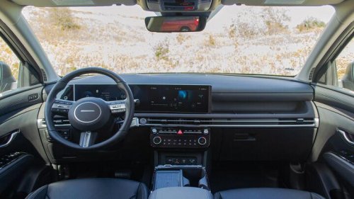 Hyundai, 2026 Hyundai Tucson Hybrid: 3 pros and 2 cons