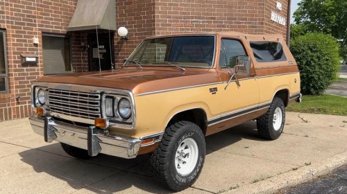 Plymouth, SUV, Dodge, Plymouth's only SUV was really a Dodge Ramcharger with a removable soft top truck cab