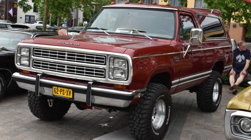 Plymouth, SUV, Dodge, Plymouth's only SUV was really a Dodge Ramcharger with a removable soft top truck cab