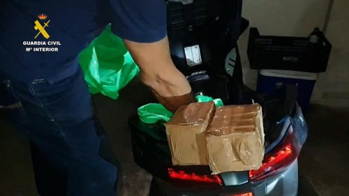 Detenido, dos años después, tras registrar los agentes debajo del asiento de su scooter