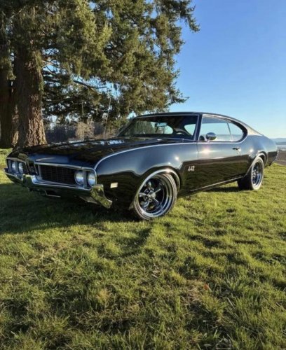 15 vintage cars that took the road and made it their own