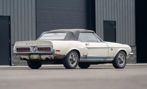 Oxidado, golpeado y casi irreconocible: el secreto de este Mustang Shelby explica que todos lo quieran