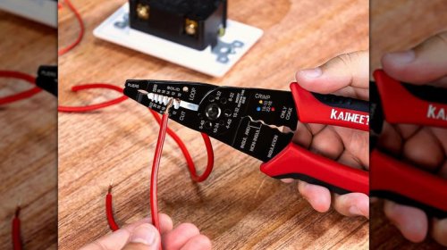 How to use a wire stripping tool (and which type you should be using)