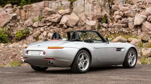 10 classic cars with cool tail lights