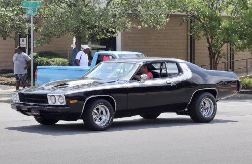 15 vintage cars that took the road and made it their own