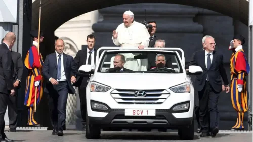 SCV 1: la misteriosa matrícula de papamóvil que tiene una explicación muy lógica