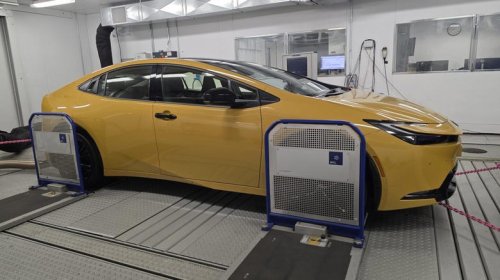 Do hybrid vehicles lose efficiency in temperature extremes the same way as EVs?