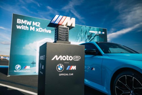 BMW M2, BMW, Destapamos cómo es el M2 xDrive que regala BMW a un piloto de MotoGP: ¿lo ganará Marc Márquez?