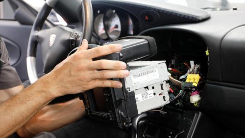 La pantalla prometía hacer el coche más moderno, pero muchos conductores empiezan a echar de menos los botones