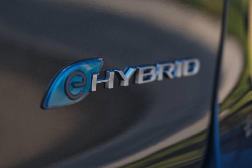 Chrysler recalls Pacifica plug-in hybrids over battery fire risk