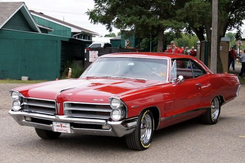 The 1965 Pontiac Catalina 2+2 quietly became one of the fastest full-size cars available