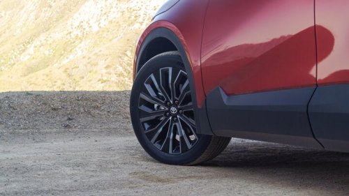 Toyota, 2026 Toyota C-HR: 3 pros and 2 cons
