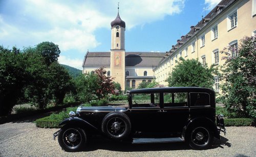 La historia del primer papamóvil: el curiosísimo Mercedes que diseñó Porsche hace casi un siglo