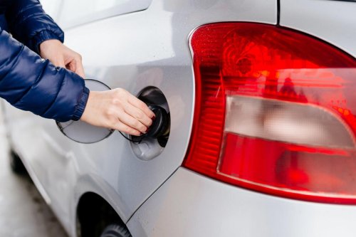 ¿Se ha encendido la luz de avería del motor? Antes de ir al taller revisa esto, porque te puedes ahorrar mucho dinero