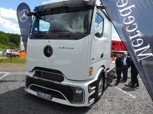 Truckmakers to Brussels: Build the infrastructure first