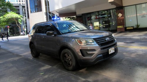 Why do police in Hawaii drive their own cars?