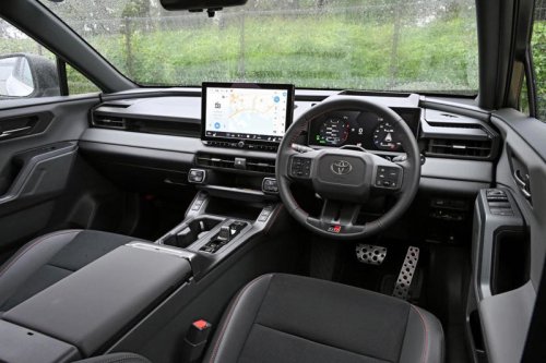トヨタ新型RAV4で首都高速を気ままに回遊。最新世代のPHEVがもたらす、スマートドライブの真骨頂とは