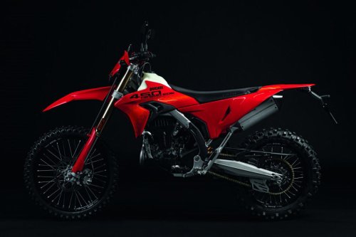 Nueva Ducati Desmo450 EDS: así es la primera moto de enduro moderna de la marca italiana