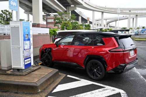 トヨタ新型RAV4で首都高速を気ままに回遊。最新世代のPHEVがもたらす、スマートドライブの真骨頂とは