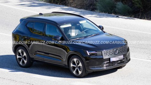 Volvo, SUV, Volvo's smallest gas SUV isn't giving up its engine just yet
