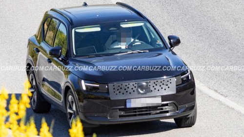Volvo, SUV, Volvo's smallest gas SUV isn't giving up its engine just yet