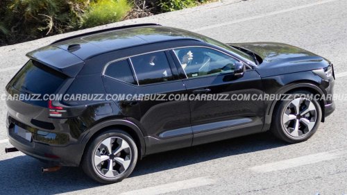 Volvo, SUV, Volvo's smallest gas SUV isn't giving up its engine just yet