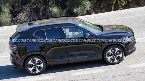 Volvo, SUV, Volvo's smallest gas SUV isn't giving up its engine just yet