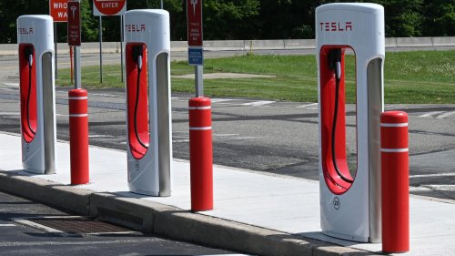 10 reasons Tesla owners are the worst drivers on the road &amp; 10 ways they can be safer