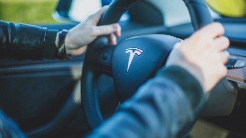 10 reasons Tesla owners are the worst drivers on the road &amp; 10 ways they can be safer
