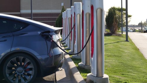 10 reasons Tesla owners are the worst drivers on the road &amp; 10 ways they can be safer