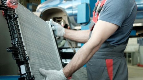 5 reasons why your car's engine overheats