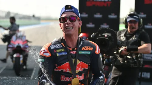 Pedro Acosta, piloto de MotoGP, es un peligro en el paddock: 