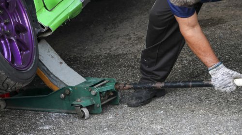 4 dangerous mistakes people make when using a floor jack and jack stands