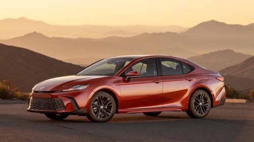 Toyota Prius vs. Camry Hybrid: How do their MPGs compare?