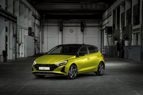 Ante la conquista de los automáticos, estos son los coches que todavía te puedes comprar con cambio manual