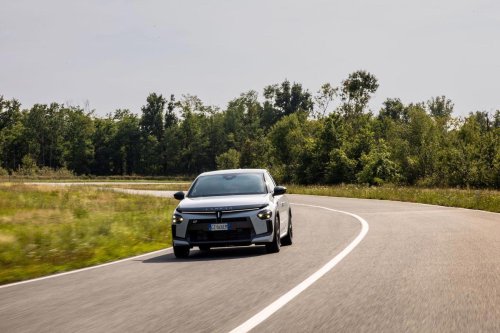 Ante la conquista de los automáticos, estos son los coches que todavía te puedes comprar con cambio manual