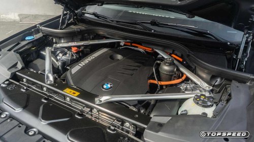 The luxury plug-in hybrid SUV that almost covers the average daily commute on electrons alone
