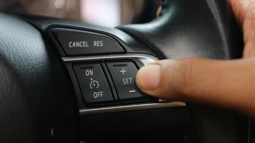 Yes, manual cars can use cruise control – here's how it works