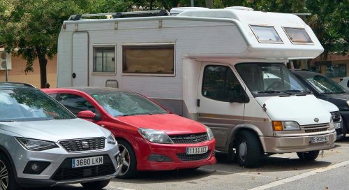 A partir de ahora, las autocaravanas podrán aparcar en ciudad como cualquier otro coche y los ayuntamientos no podrán prohibirlo
